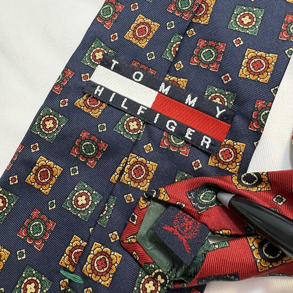 VTG Tommy Hilfiger Silk Tie Navy Blue‎ Geometric Medallion Preppy, Academic Y2K